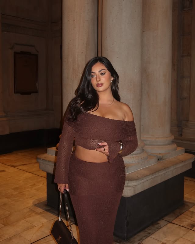 In Too Deep Knit Set Brown SIZE L (more of a M)